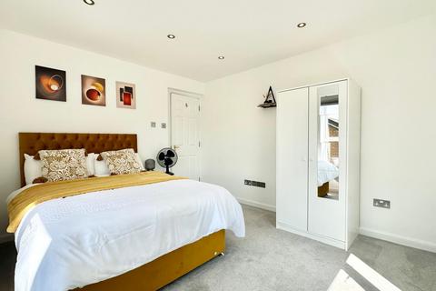 2 bedroom apartment to rent, Gloucester House, Gatcombe Road, London E16