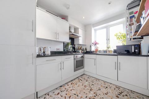 2 bedroom flat for sale, Brookview Road, London, SW16