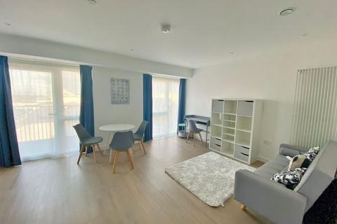 Studio to rent, Heartwell Avenue