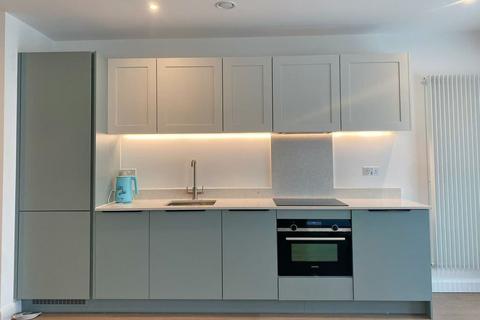 Studio to rent, Heartwell Avenue
