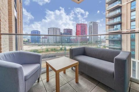 Studio to rent, Heartwell Avenue