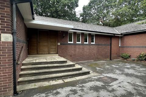 4 bedroom bungalow to rent, Stanwell Avenue, Huddersfield, West Yorkshire, HD2