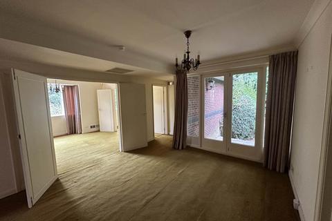 4 bedroom bungalow to rent, Stanwell Avenue, Huddersfield, West Yorkshire, HD2