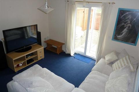 2 bedroom terraced house to rent, Waylands Road