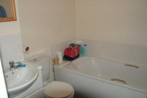 2 bedroom terraced house to rent, Waylands Road