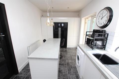 14 Plumpton Walk, Bradford, BD2 1PB