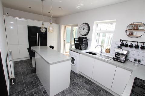 14 Plumpton Walk, Bradford, BD2 1PB