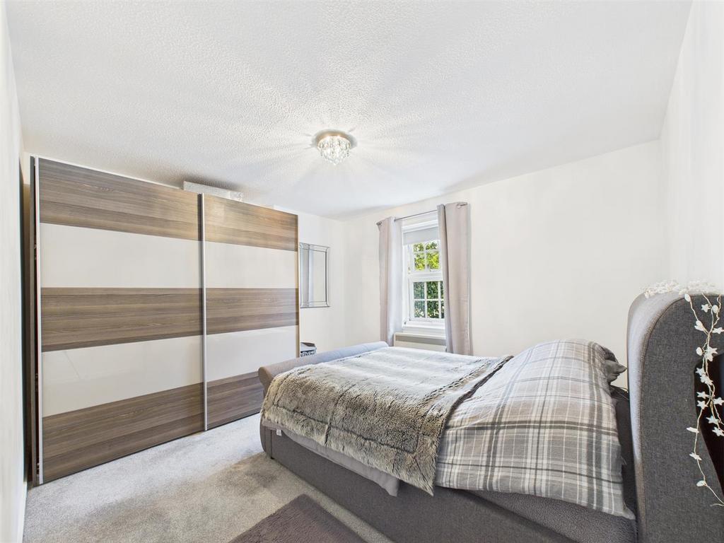 Bed 1.jpg
