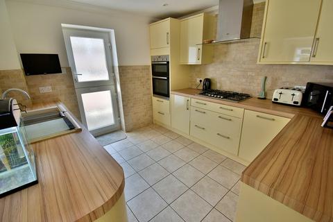 4 bedroom bungalow for sale, Elm Tree Walk, West Parley, Ferndown, BH22