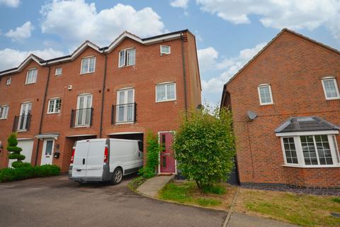 3 bedroom townhouse for sale, Violet Close, Desborough, NN14