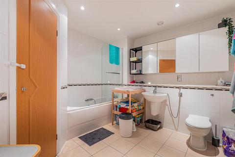 2 bedroom apartment for sale, Chandlery Way, Cardiff CF10