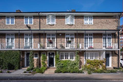 4 Acacia Gardens, London, NW8 6AH