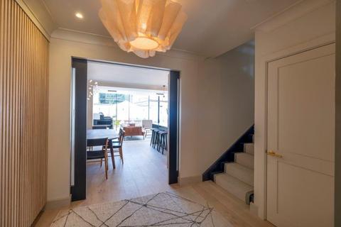 4 Acacia Gardens, London, NW8 6AH
