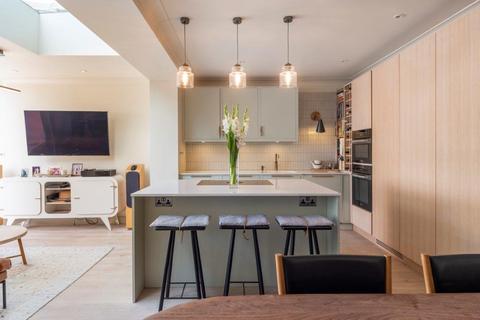 4 Acacia Gardens, London, NW8 6AH
