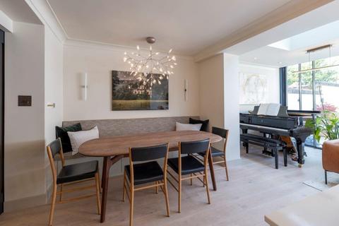 4 Acacia Gardens, London, NW8 6AH