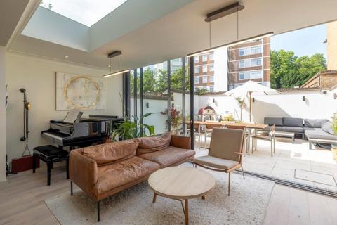 4 Acacia Gardens, London, NW8 6AH