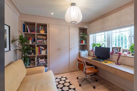 4 Acacia Gardens, London, NW8 6AH