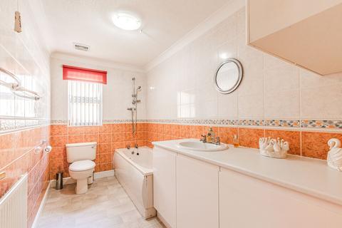 undefined, Chain Free in Watton