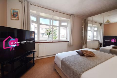 2 bedroom semi-detached bungalow for sale, Barnett Lane, Stourbridge DY8
