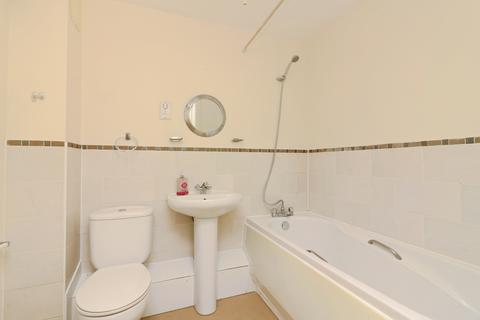 2 bedroom flat to rent, Merrifield Court, Welwyn Garden City, AL7