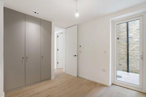 2 bedroom flat for sale, Sutherland Road, London W13