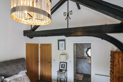 3 bedroom character property for sale, Station Road, Grimsby DN41