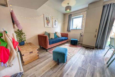 30 Skerry Close, Manchester, M13 9UD