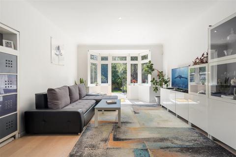 49 Michleham Down, London, N12 7JJ