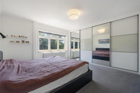 49 Michleham Down, London, N12 7JJ