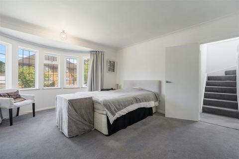 49 Michleham Down, London, N12 7JJ