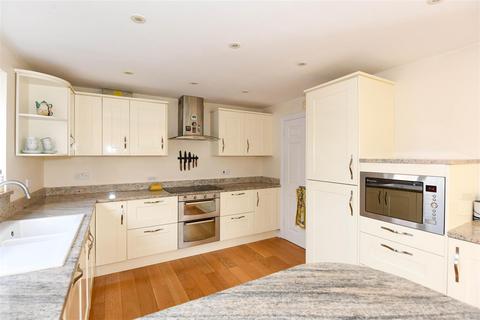 24 Castell Close, Hilperton, Trowbridge, BA14 7UJ