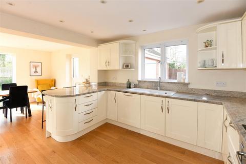 24 Castell Close, Hilperton, Trowbridge, BA14 7UJ