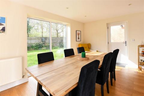 24 Castell Close, Hilperton, Trowbridge, BA14 7UJ