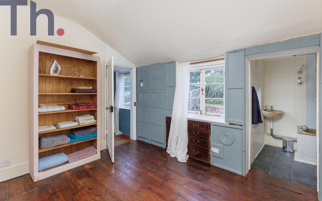 Bedroom & Bathroom