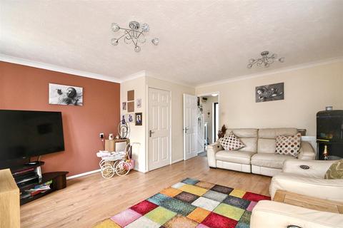 3 bedroom end of terrace house for sale, Caburn Close, Eastbourne