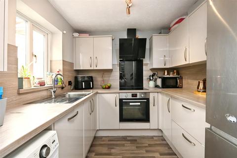 3 bedroom end of terrace house for sale, Caburn Close, Eastbourne