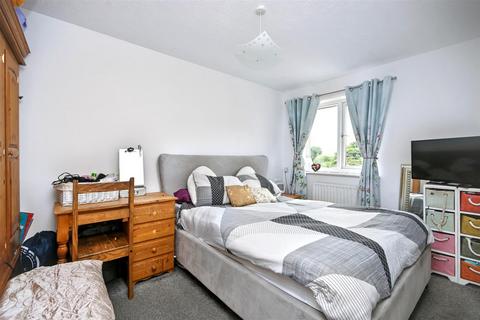 8 Caburn Close, Eastbourne, BN23 8LP