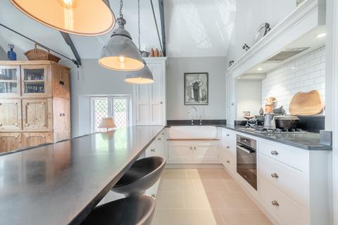 2 bedroom flat for sale, Gilbert Scott Court, Whielden Street, Amersham