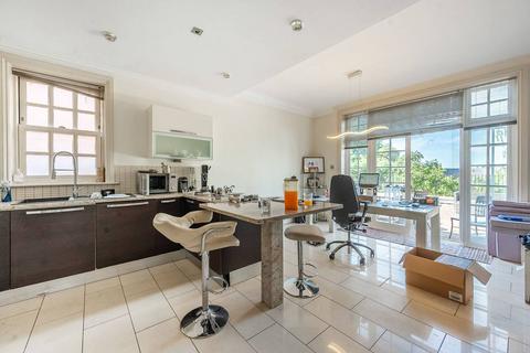 3 bedroom flat for sale, Bracknell Gardens, Hampstead, London, NW3