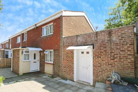 48 Maynard Close, Erith, DA8 2BQ