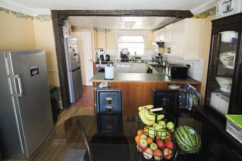 48 Maynard Close, Erith, DA8 2BQ