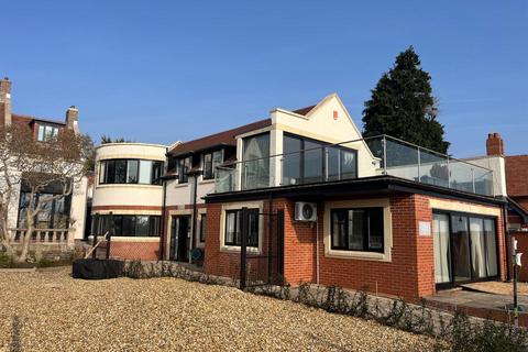 Hospitality to rent, 11 Marine Parade Penarth CF64 3BG