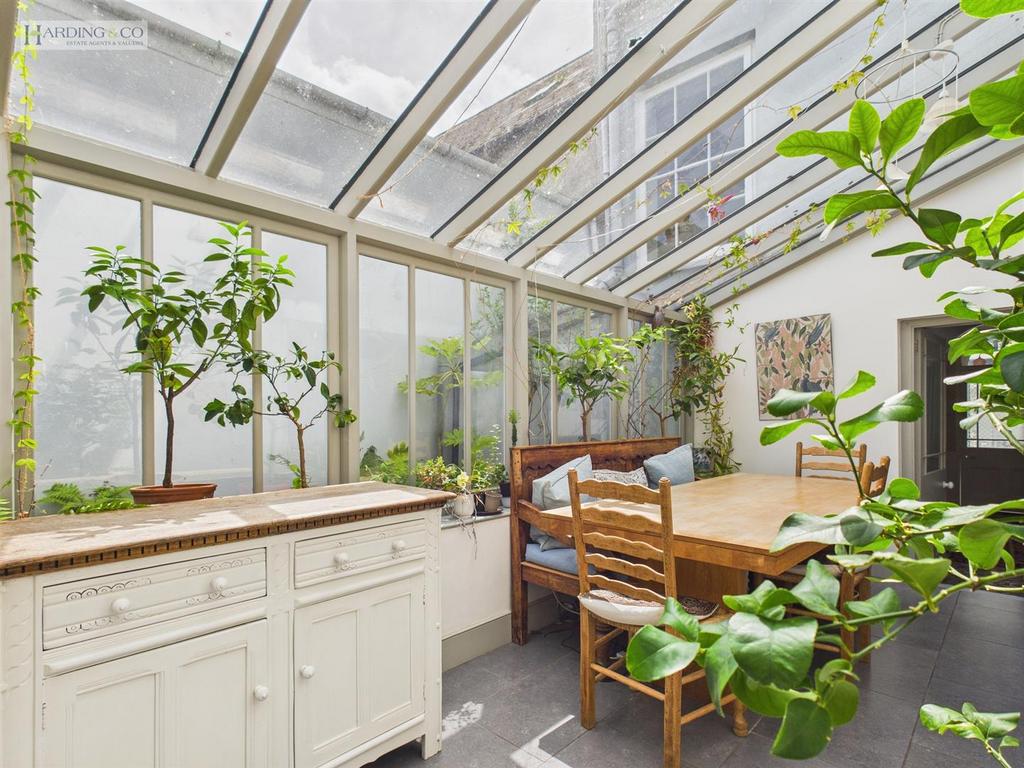 Dining area.jpg