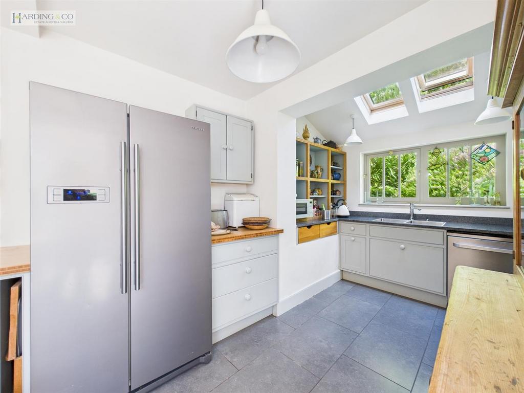 Kitchen (2).jpg