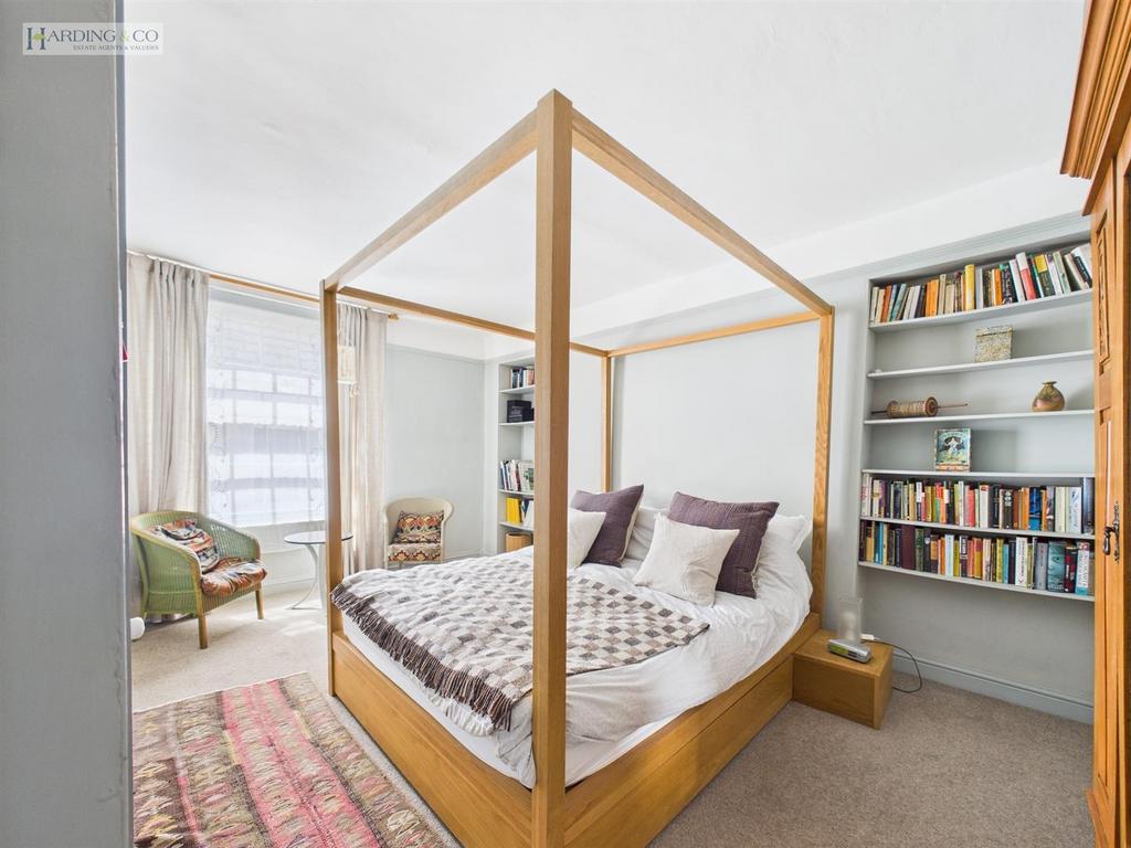 Bedroom 1.jpg
