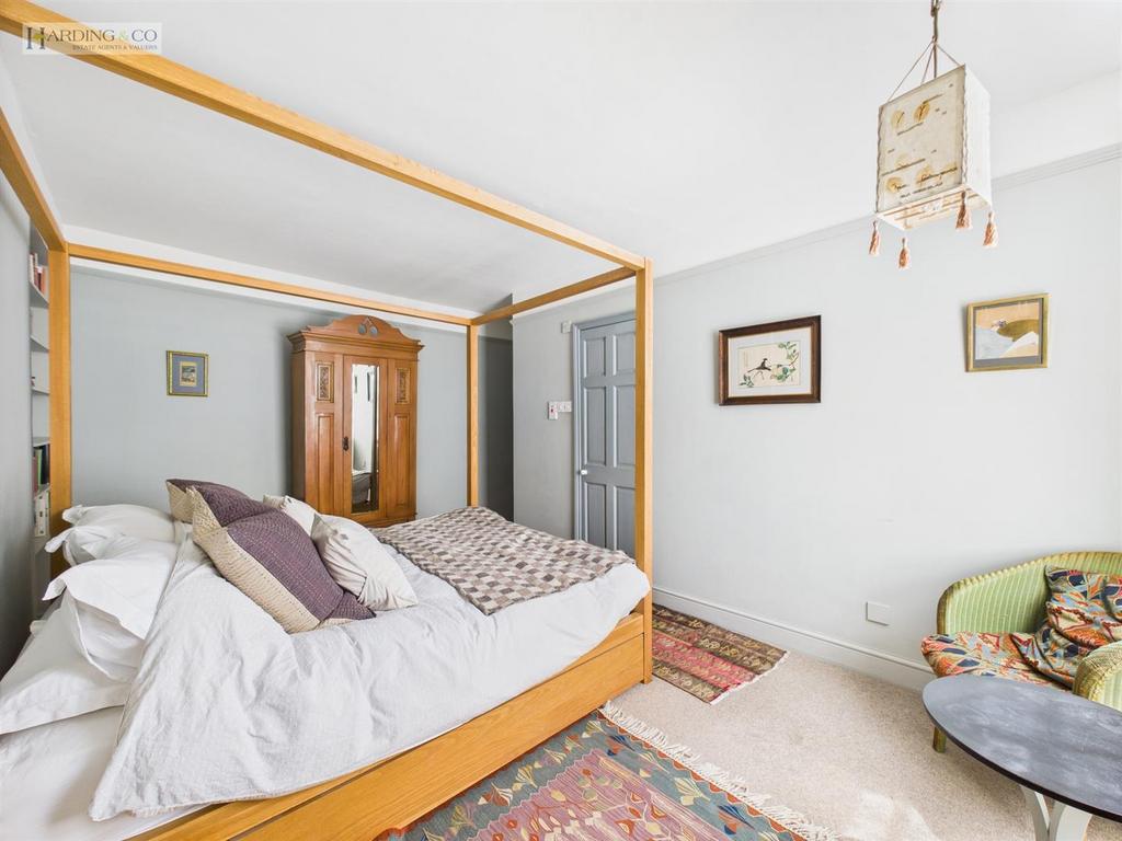 Bedroom 1 ii.jpg