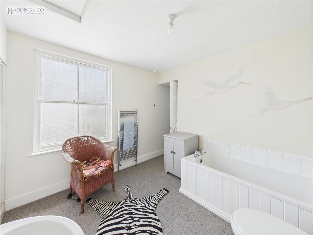 Bathroom ii.jpg