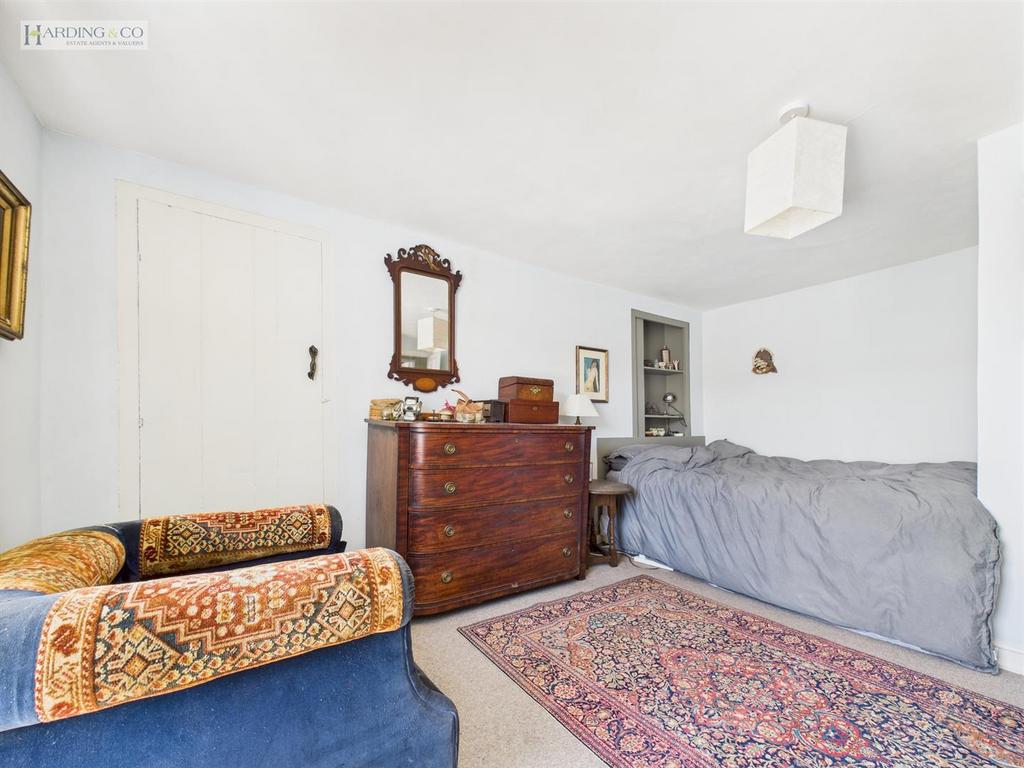 Bedroom 4.jpg