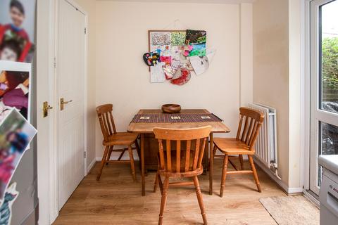 2 bedroom house to rent, Holly Drive, Bath, BA2