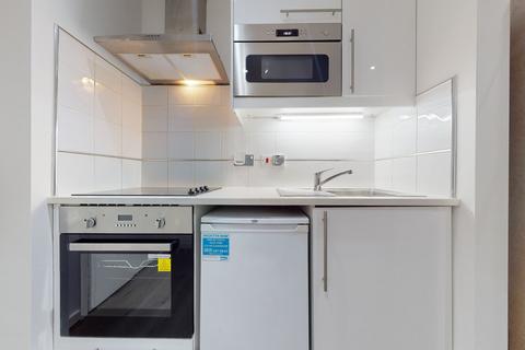 Studio to rent, Blenheim Gardens